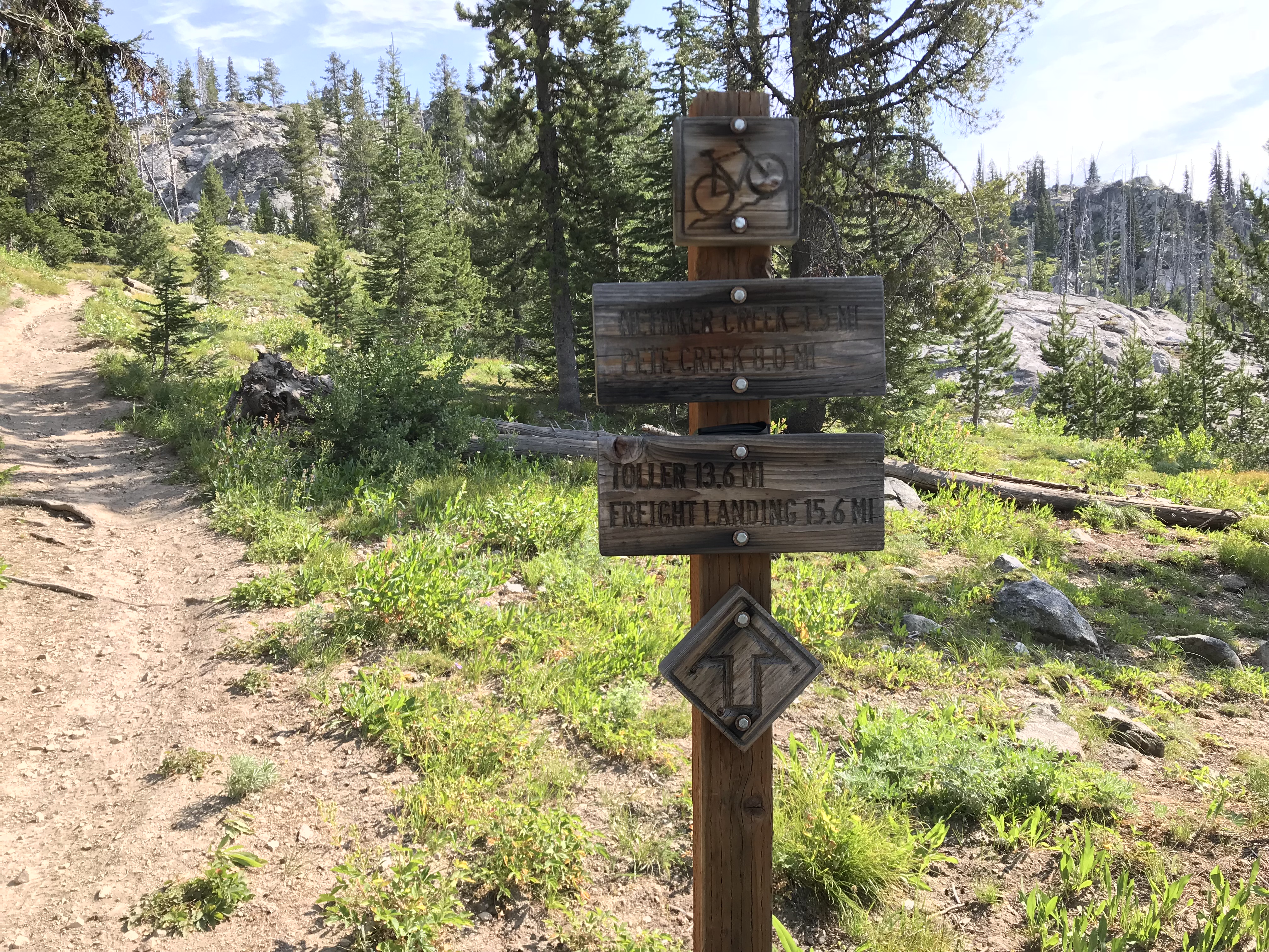 The beginning of the trail is marked as a mountain bike route.