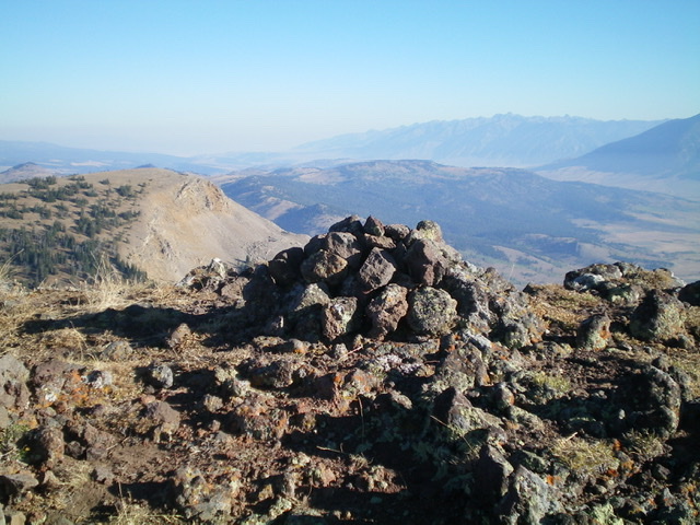 Looking north from the summit of Peak 9500. Livingston Douglas Photo 