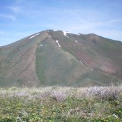 Vue Benchmark (summit is just left of center) viewed from the south. The Southeast Ridge goes from the lower right of the photo up to the summit, with the “dozer line” visible. Livingston Douglas Photo