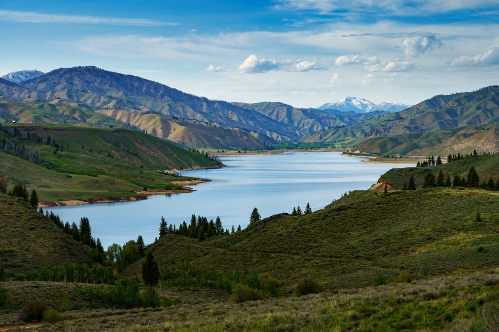 Forested Dog Mountain at left and snowy Steel Mountain at right above Anderson Ranch Reservoir on the drive out. Anna Gorin Photo 