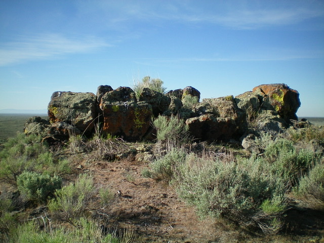The summit boulders atop Little Butte. Livingston Douglas Photo