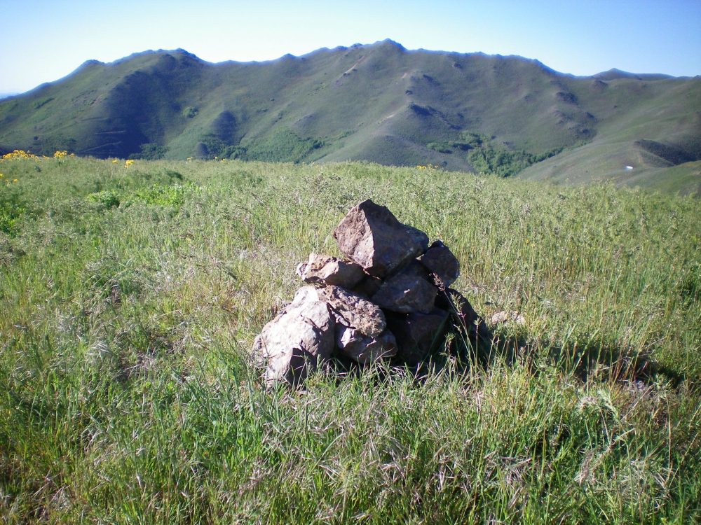 The summit cairn atop Peak 6725, looking north. Livingston Douglas Photo