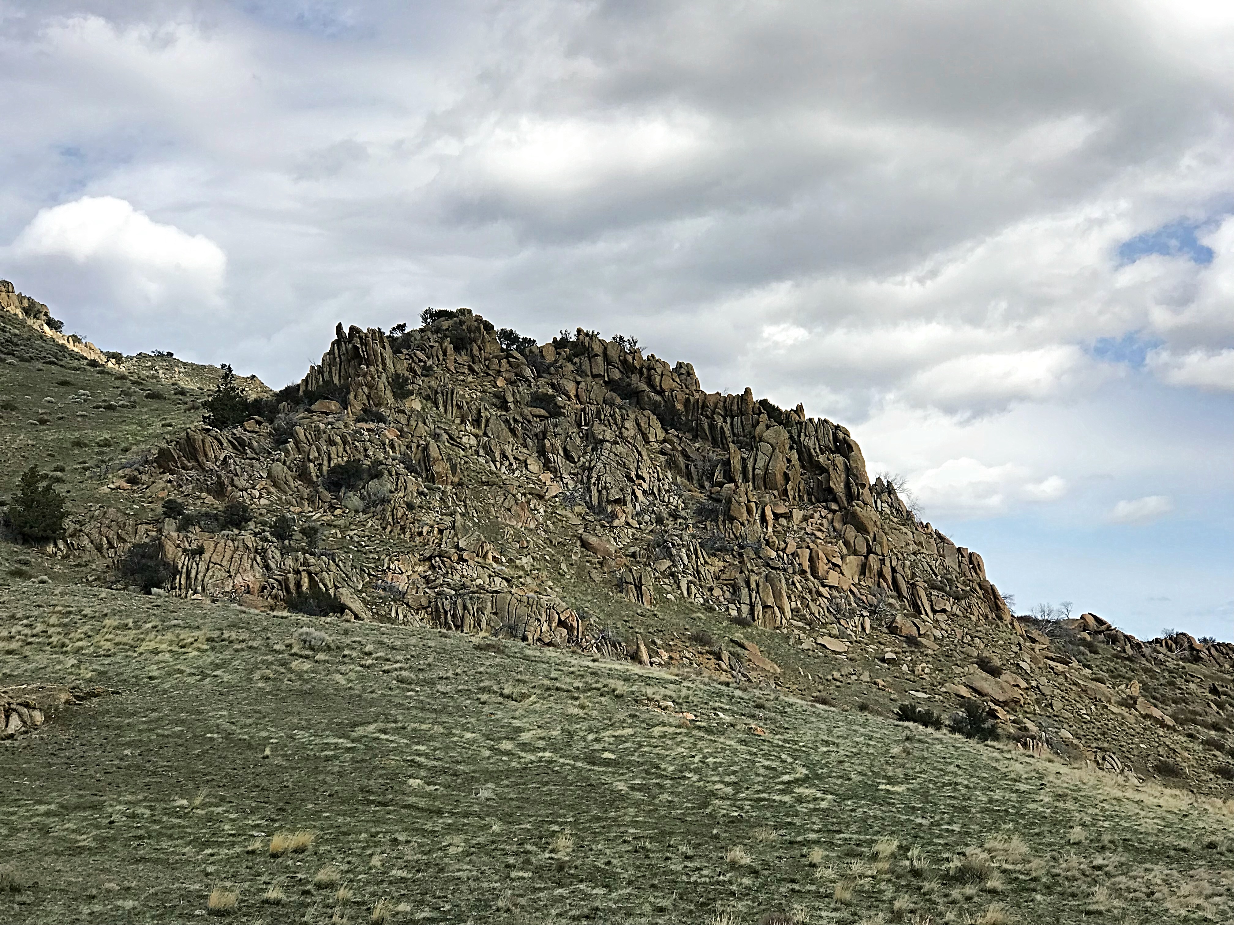 This granite outcrop is located in the Peak 5580/Peak 5428 saddle.