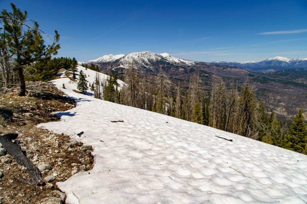 Large snowdrifts on the north face on an otherwise snow-free hike. Anna Gorin Photo 