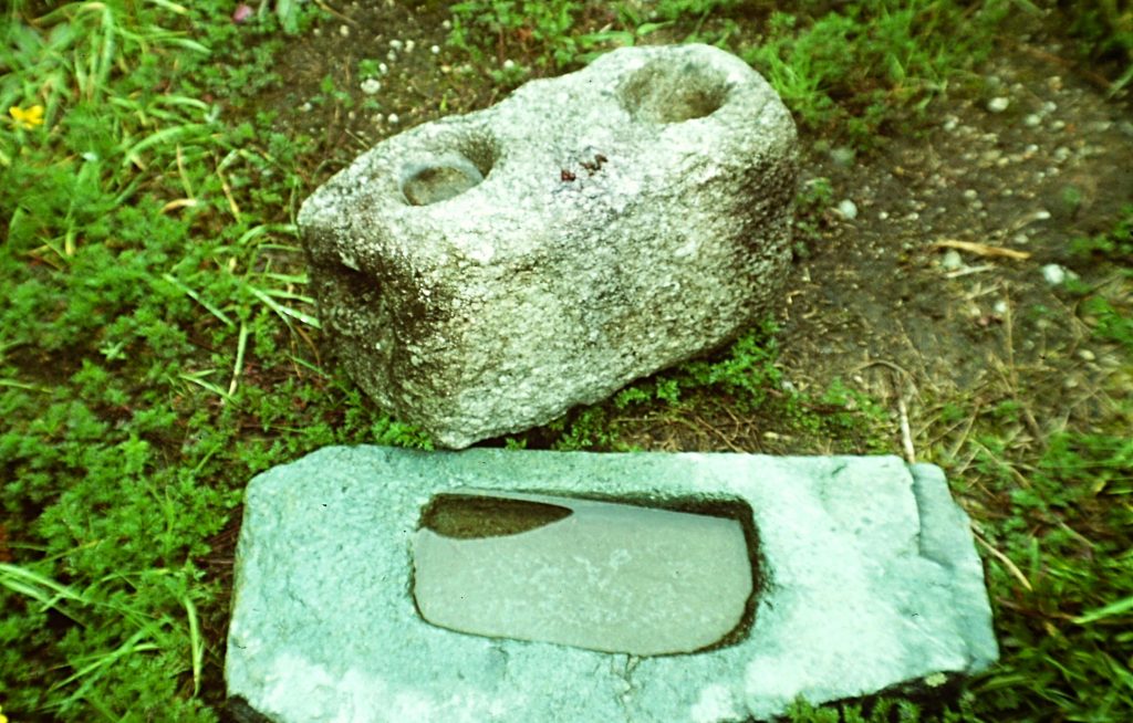 Grinding implements found in Sayajmarca.