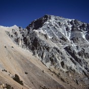 Mount Idaho's standard rute climbs to the skyline ridge, follows the ridge until a ledge leads out on to the west face.