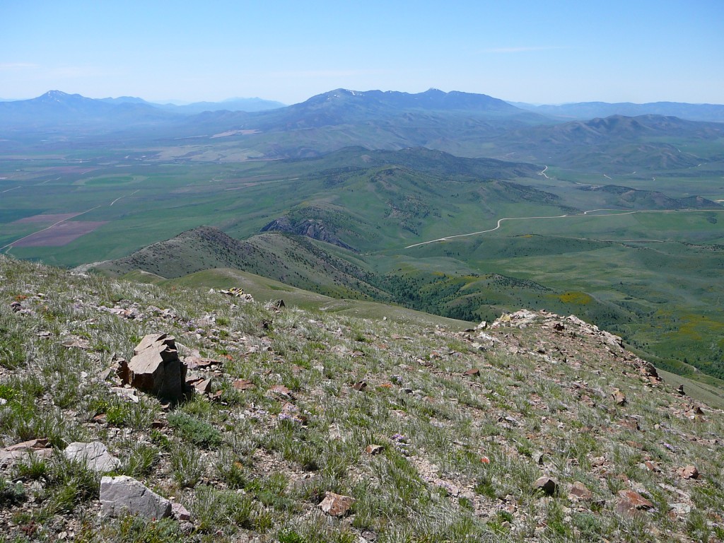 Views from the south ridge of Old Tom are expansive in all directions. 