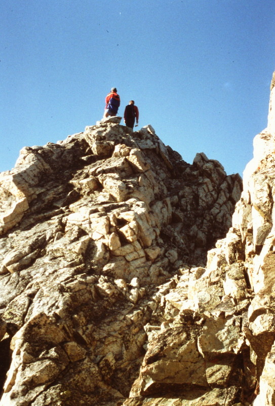 Climbers ascending the last few feet to the true summit.