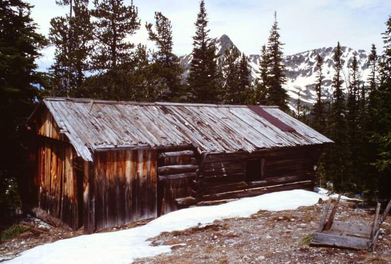 There are ruins of the mining era scattered around the upper canyon.