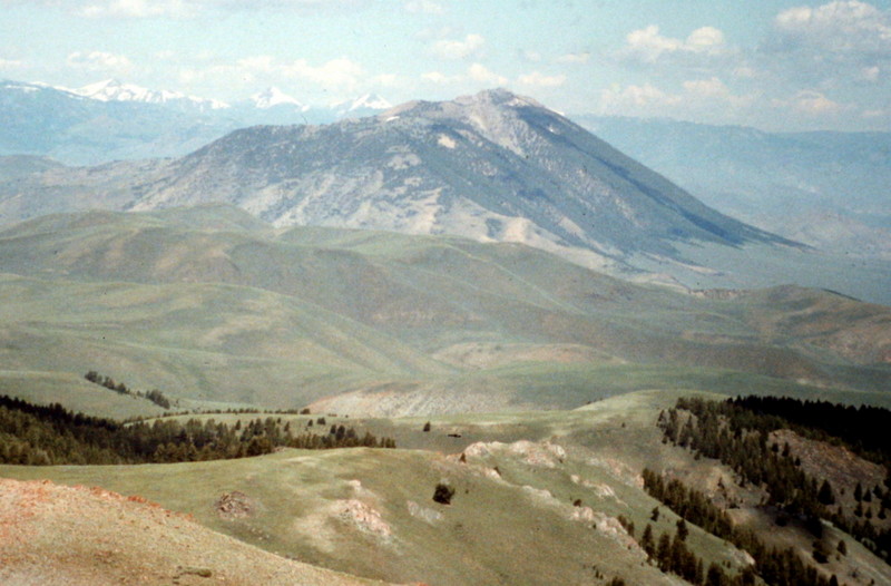 Lone Pine Peak's isolation from the remaining Boulder Peaks is documented by this shot from Anderson Peak.