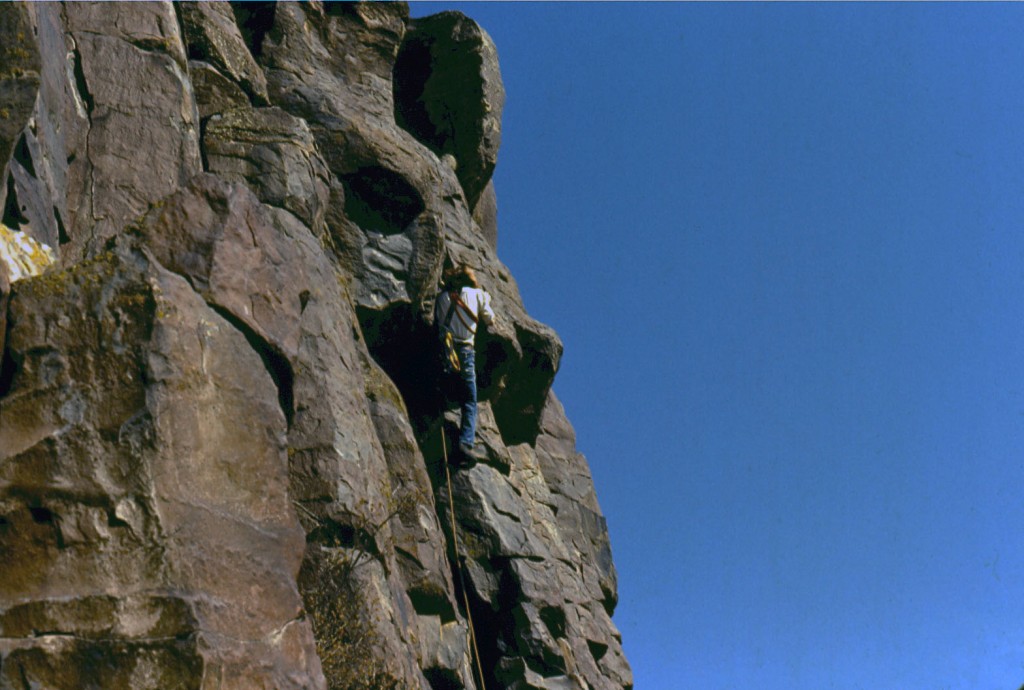 Bob Boyles leading the “Roof” aka Bloddy Crack. Mike Weber Photo 