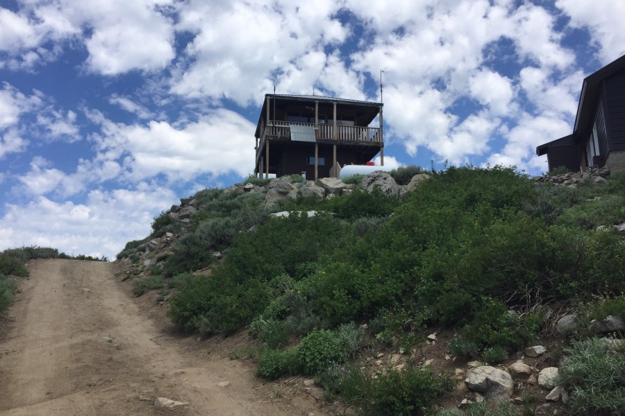 In addition to tje large lookout, there is a large garage like structure on the summit. The lookout was staffed in 2016.