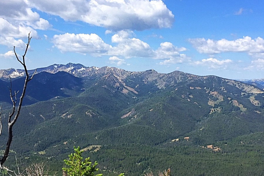 The main Smoky Mountains crest from Galena Summit on tjr right to Saviers Peak on the left.