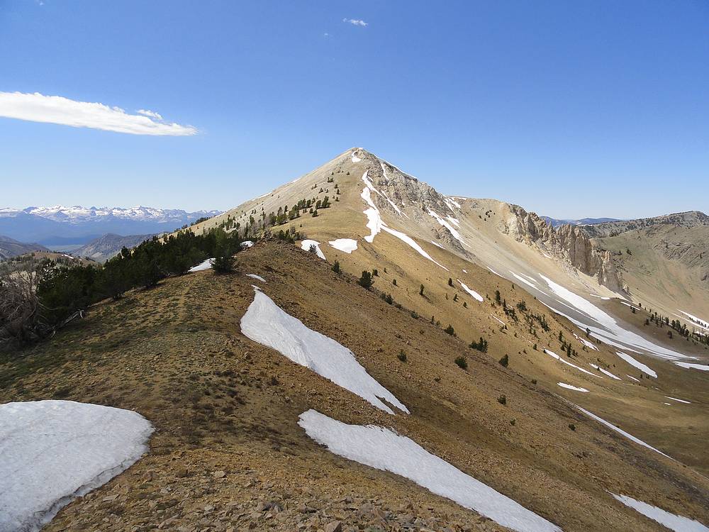 Hiking the ridge toward the summit. Dave Pahlas Photo 