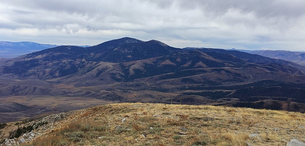 The view south along the Albion Range crest to Cache Peak.