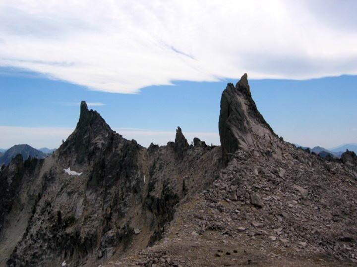 North side of North Raker 9,970' on right, what everyone but the USGS map calls the South Raker 9,836' at left.. The USGS map shows a 9558' bump a 1/4 mile away as the South Raker. Ray Brooks Photo