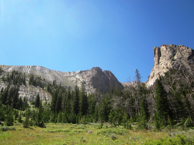  White Knob peak (composed of limestone) on the left, & intrusive granite towers, composed of nice solid Mackay Granite, on the right. Ray Brooks Photo